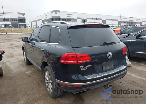 2015 Volkswagen Touareg V6 Sport z USA, uszkodzony, nr VIN WVGEF9BP3FD002261